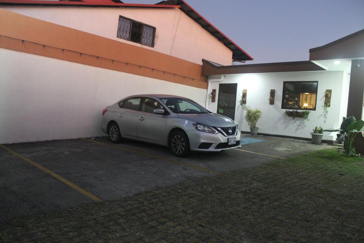 Berlor Airport Inn Río Segundo Eksteriør billede