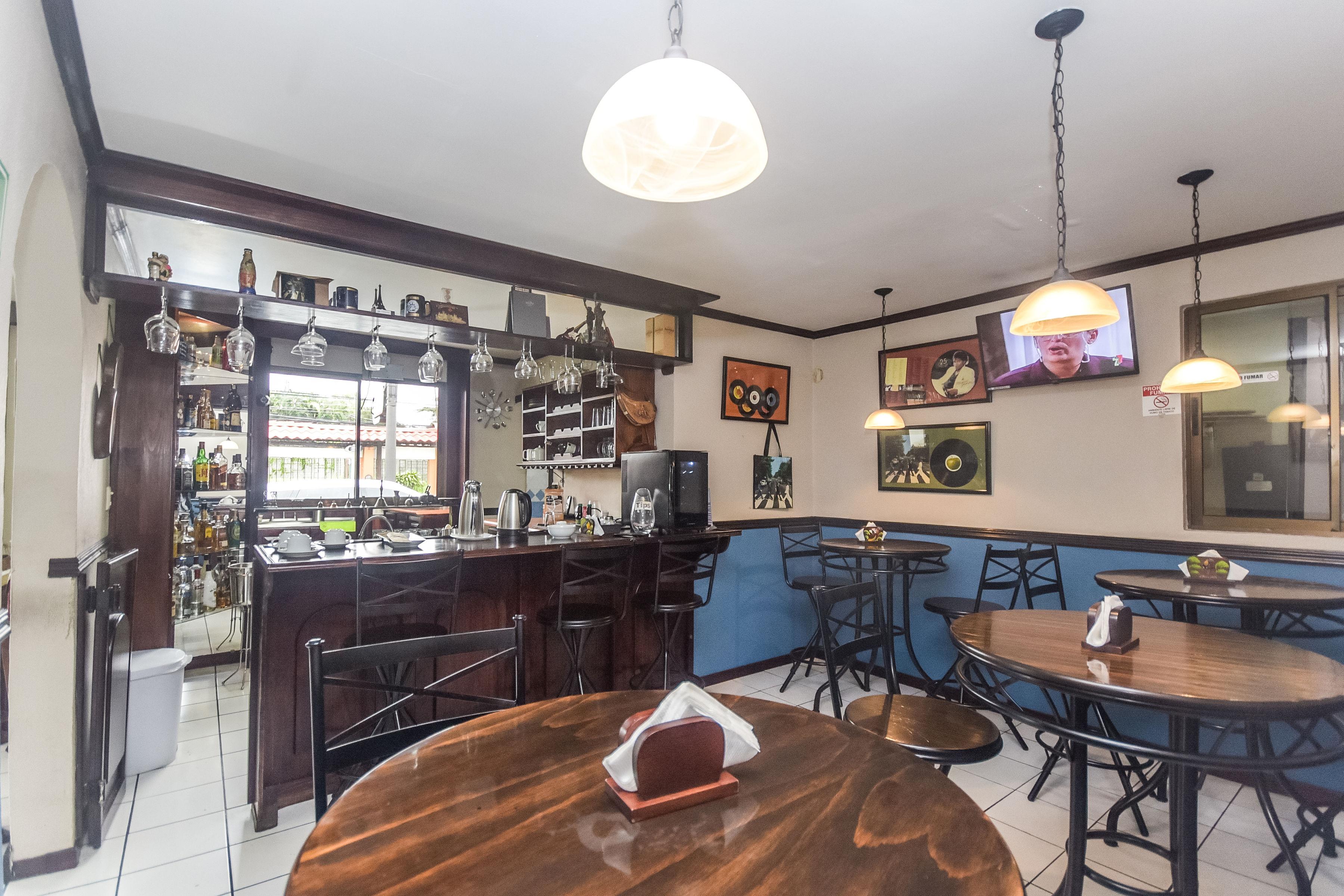Berlor Airport Inn Río Segundo Eksteriør billede