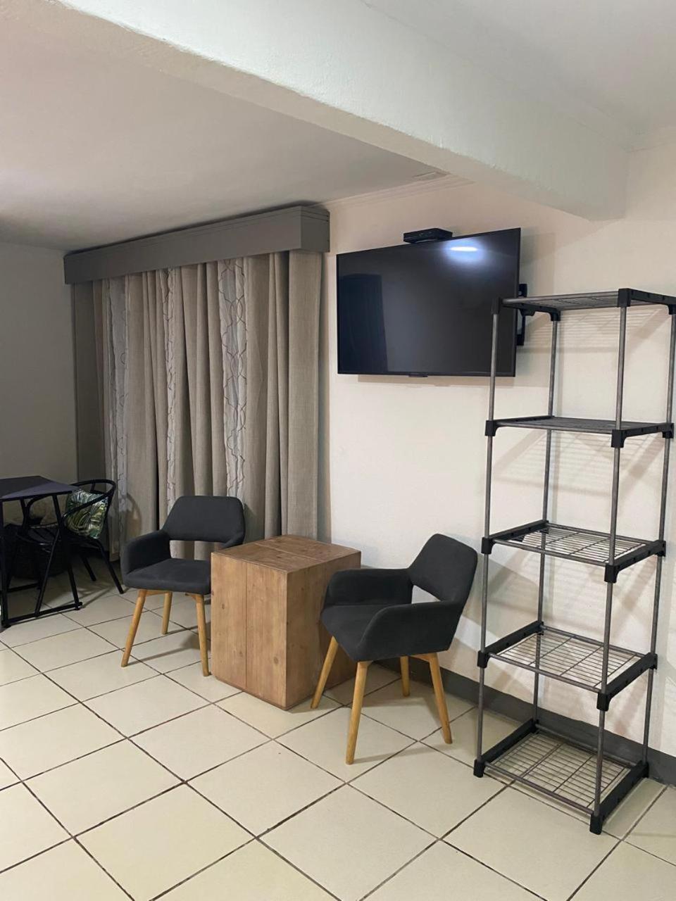Berlor Airport Inn Río Segundo Eksteriør billede